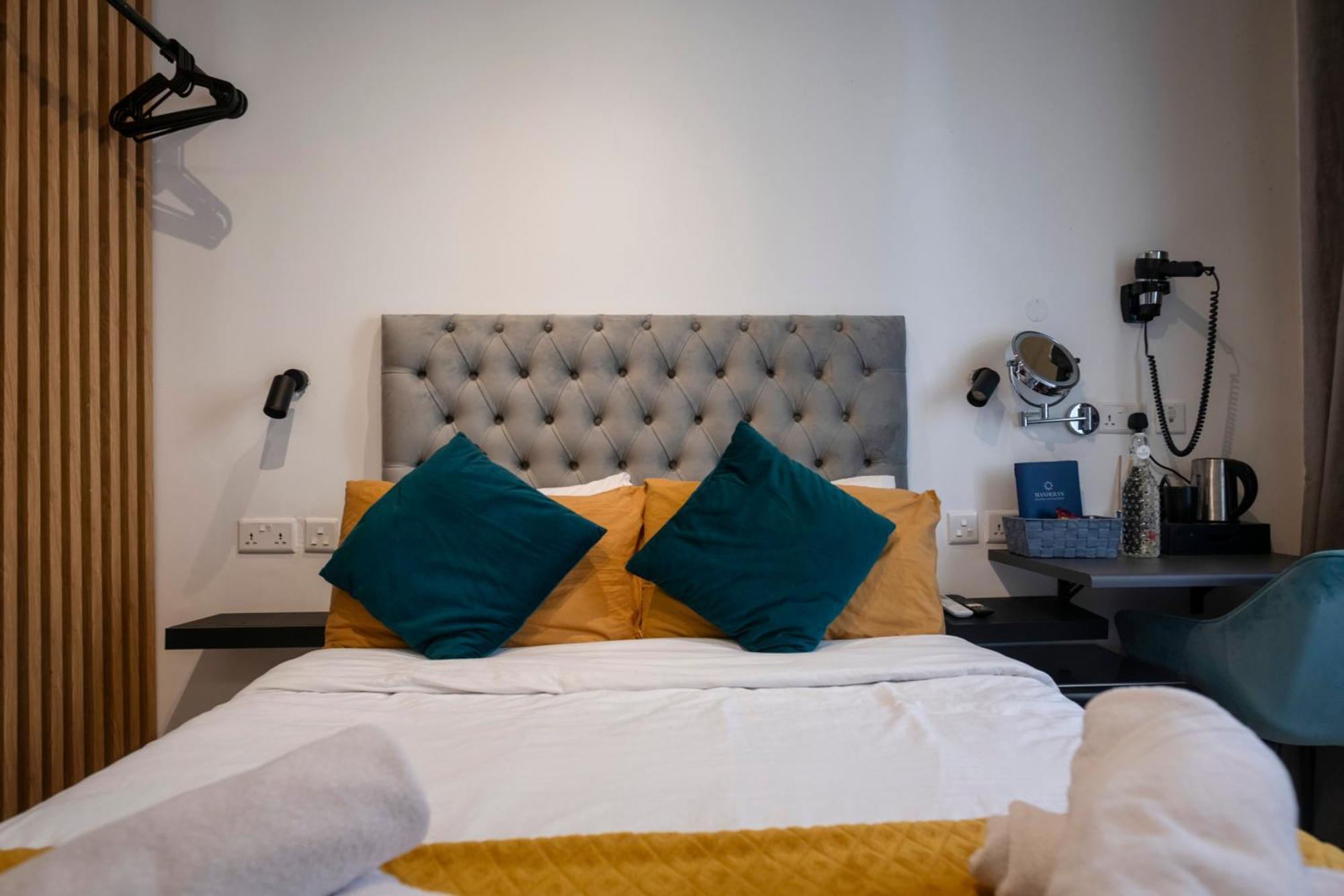 Mandera'S Boutique Suites & Dorms La La Valletta Esterno foto