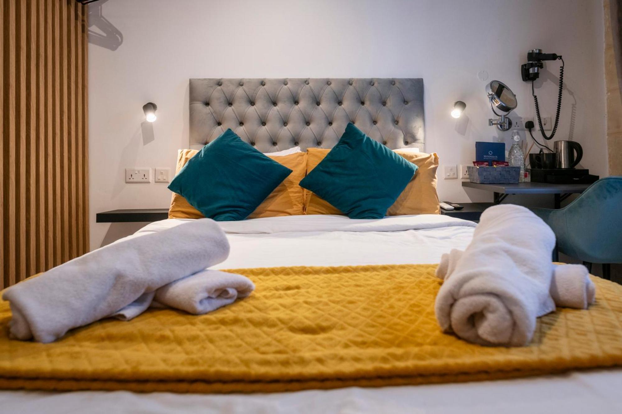Mandera'S Boutique Suites & Dorms La La Valletta Esterno foto