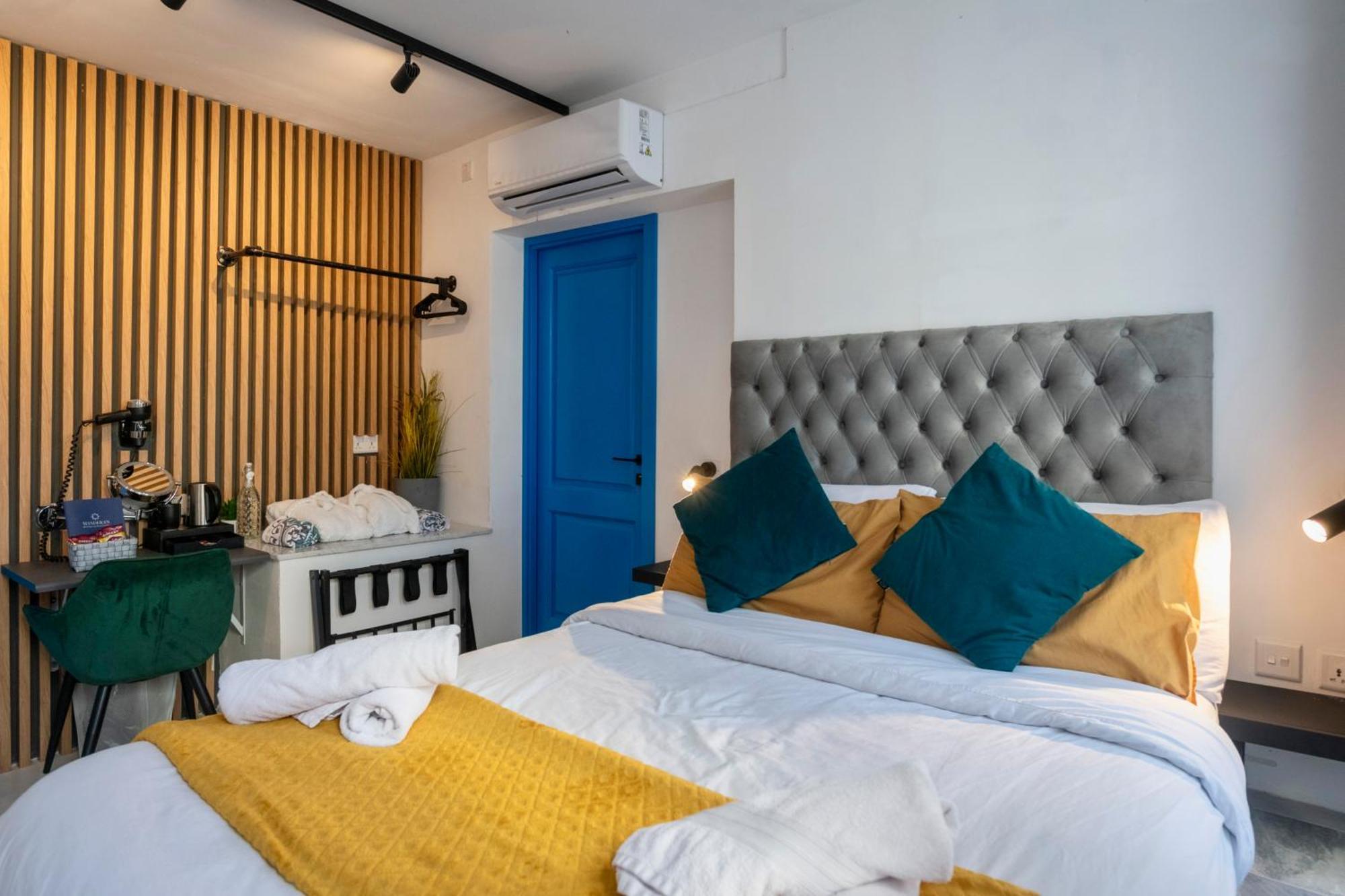 Mandera'S Boutique Suites & Dorms La La Valletta Esterno foto