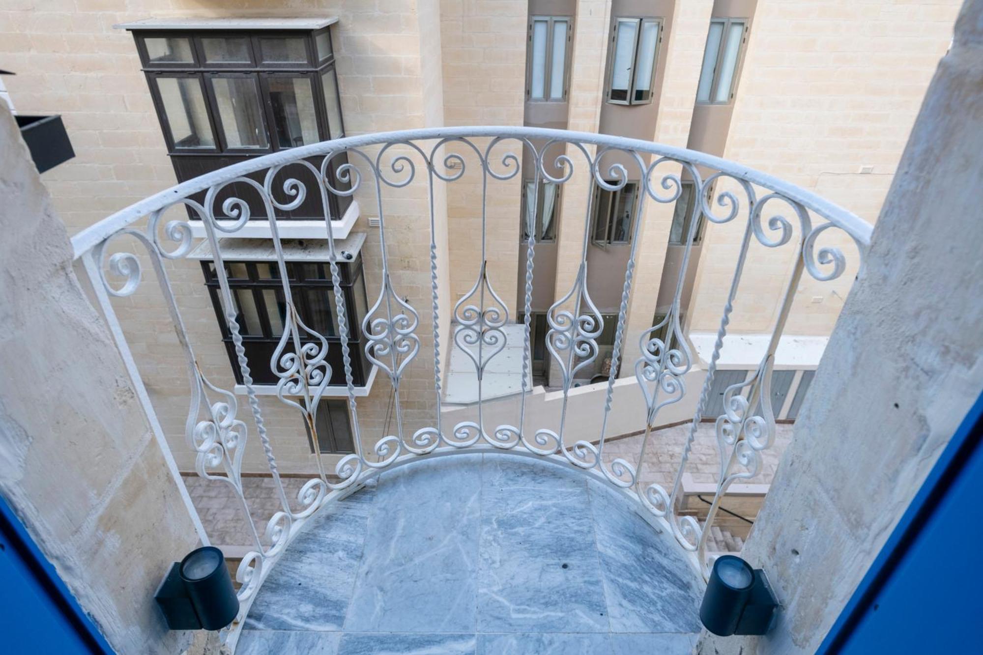 Mandera'S Boutique Suites & Dorms La La Valletta Esterno foto