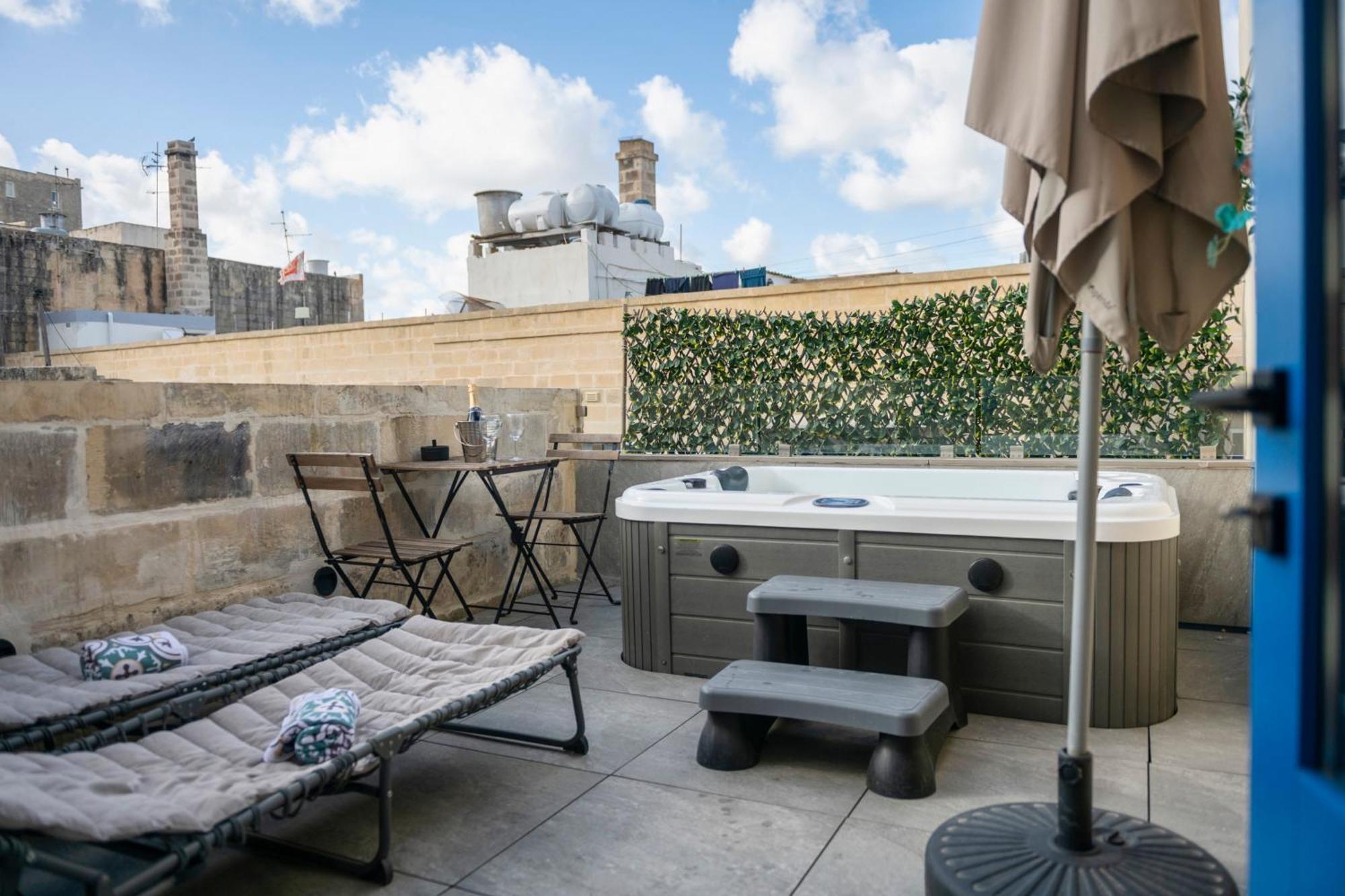 Mandera'S Boutique Suites & Dorms La La Valletta Esterno foto
