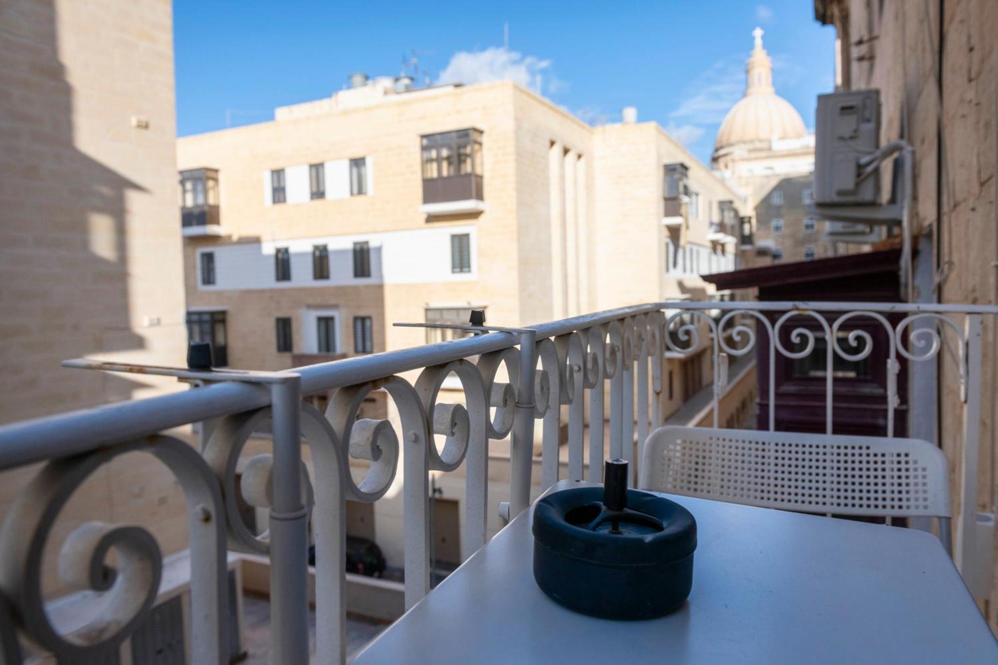 Mandera'S Boutique Suites & Dorms La La Valletta Esterno foto