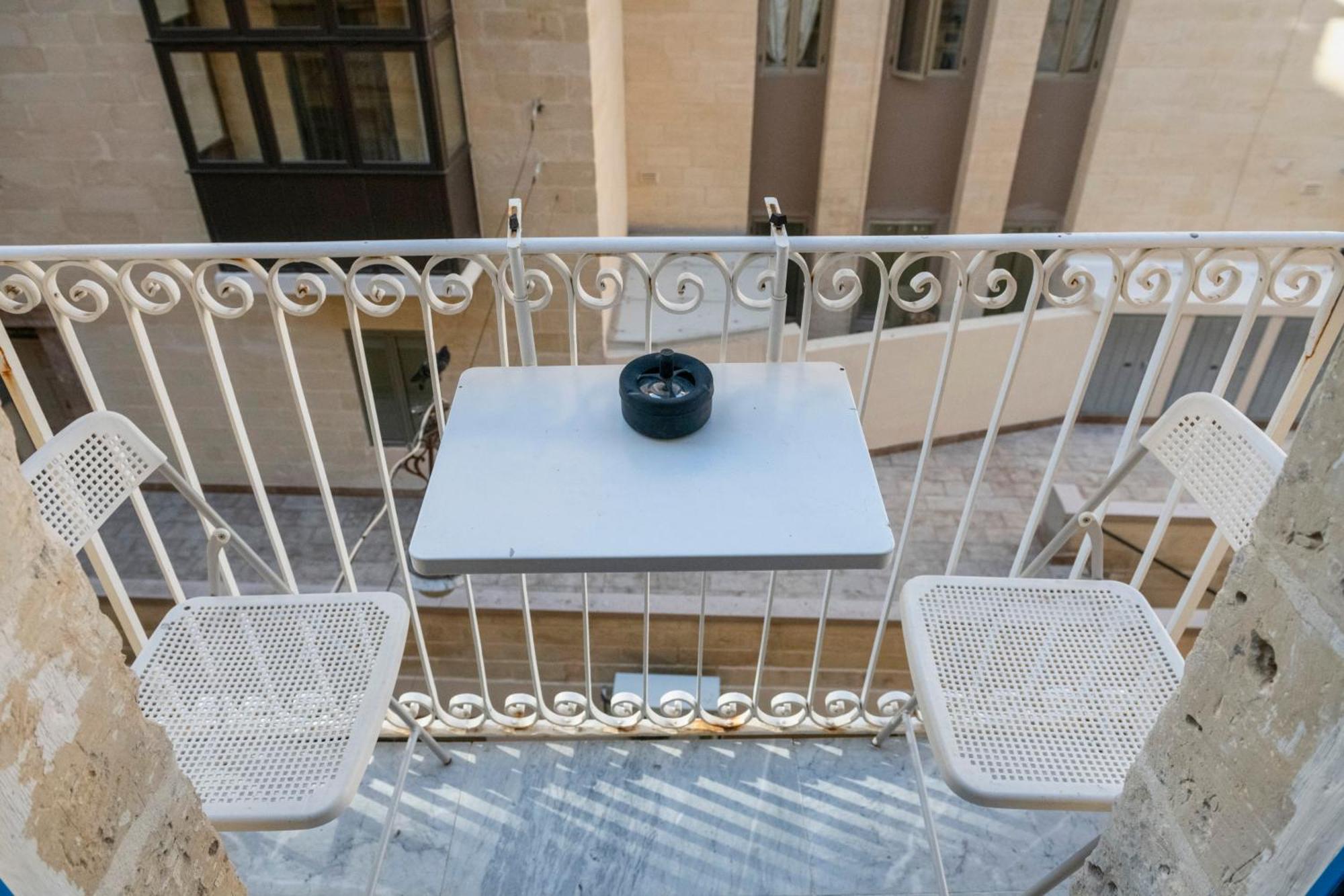 Mandera'S Boutique Suites & Dorms La La Valletta Esterno foto